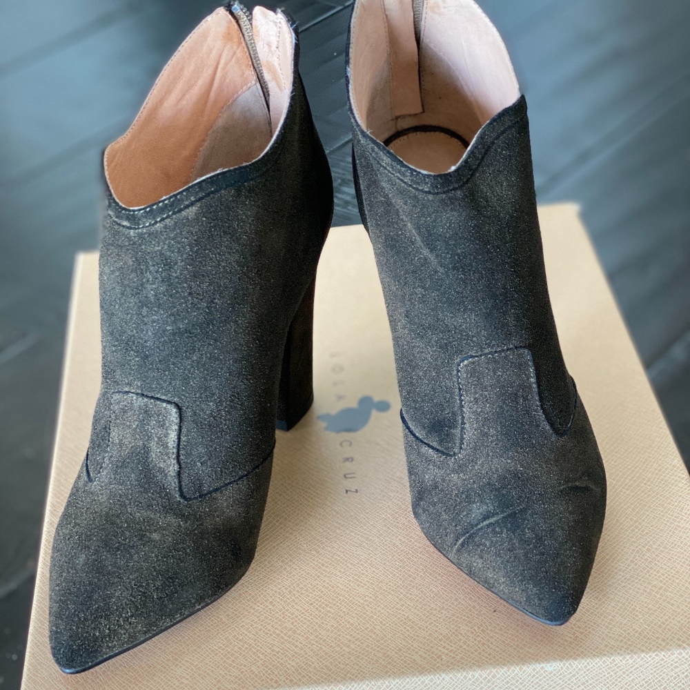 Lola Cruz Trina Turk size 37 EU booties